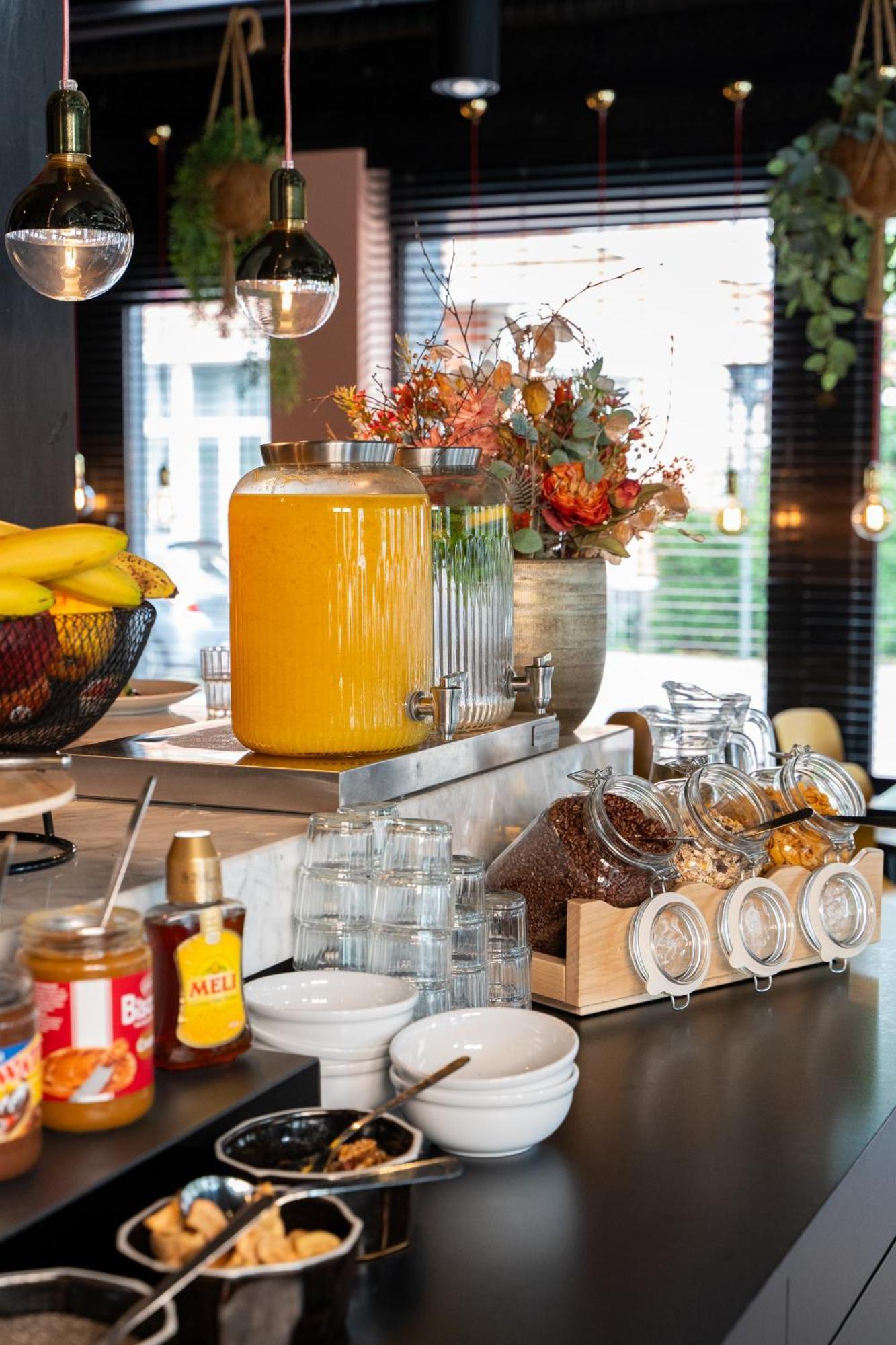 Ibis Styles Hasselt City Centre Экстерьер фото