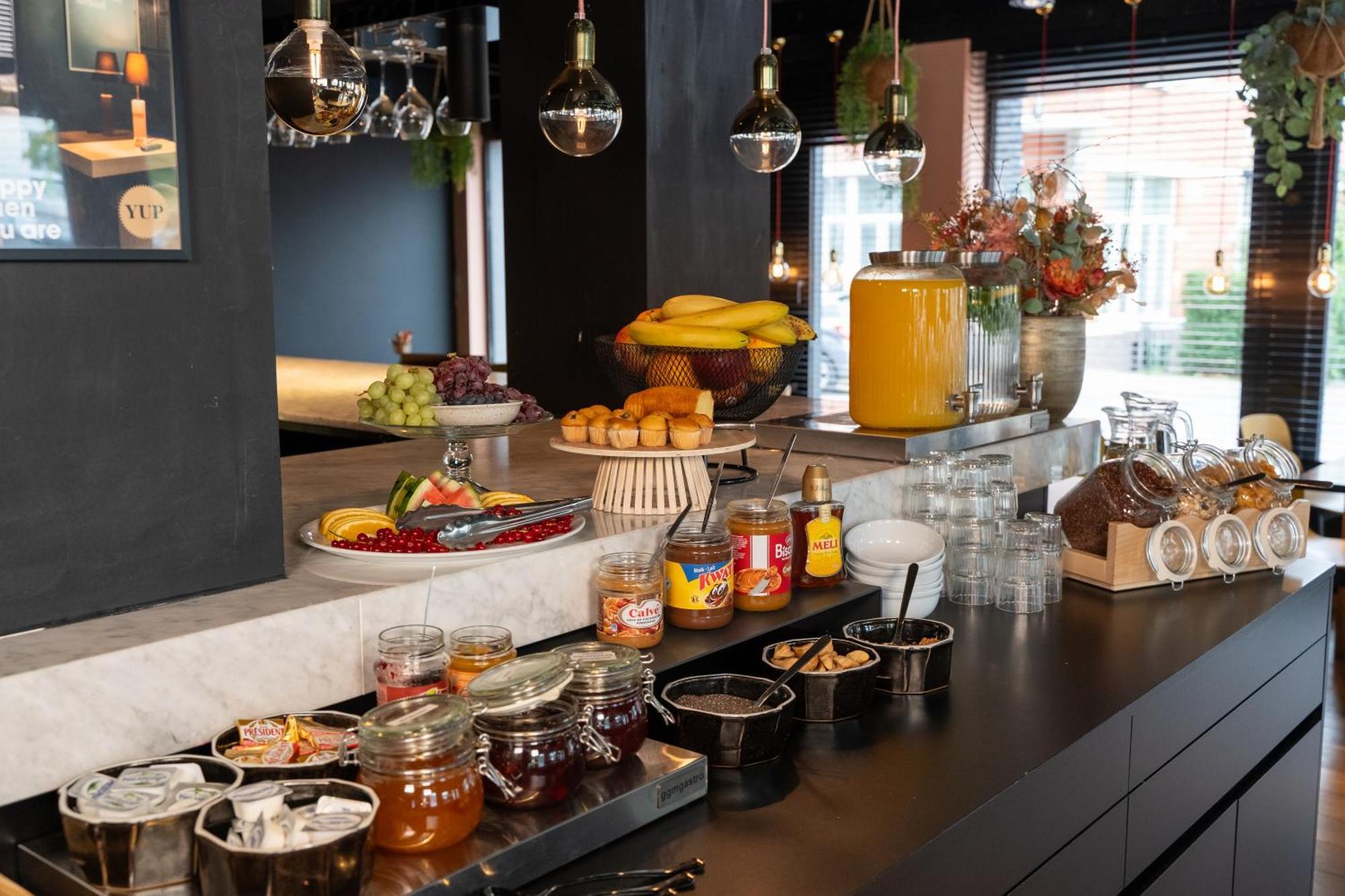 Ibis Styles Hasselt City Centre Экстерьер фото